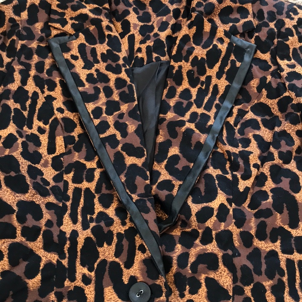 NWOT! 🐆Leopard Print Suit Jacket🐆 Size XS - Picture 3 of 5
